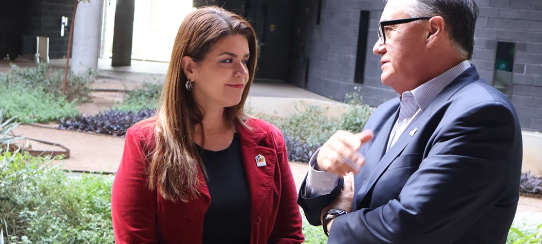 Mayor Regina Romero and U of A SVPR Tomas Diaz de la Rubio chat in the ENR2 courtyard 