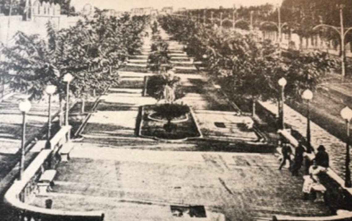 Alameda Boulevard in Mendoza in the early 20th century 